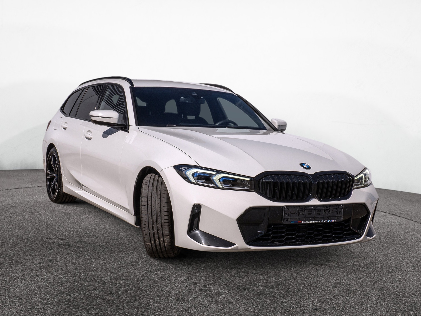 BMW 318i Touring M-Sport – Produktfoto 2