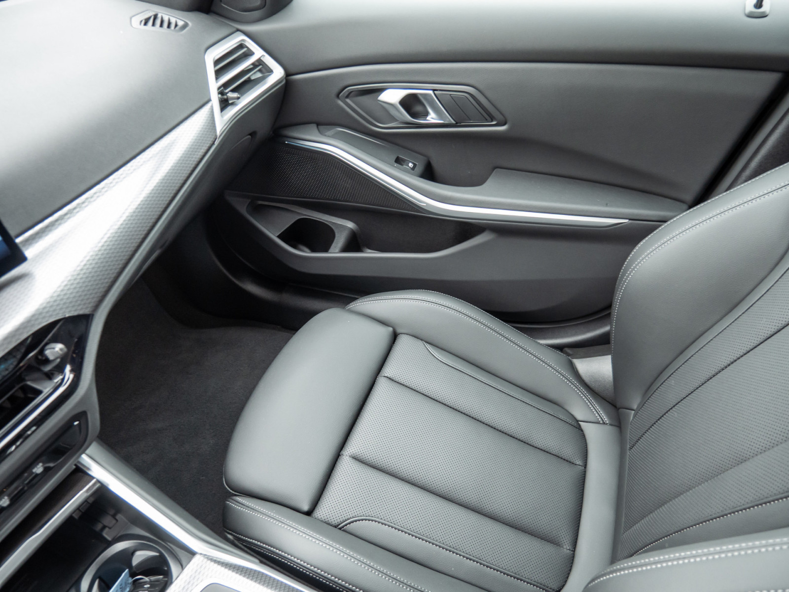 BMW 330e xDrive M-Sport Pro – Produktfoto 12