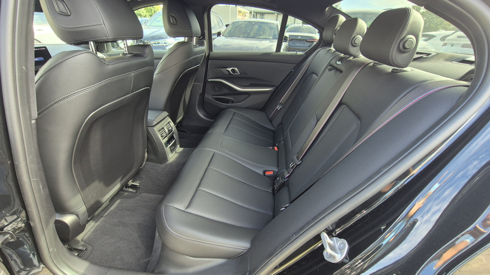 BMW 330e xDrive M-Sport Pro – Produktfoto 14