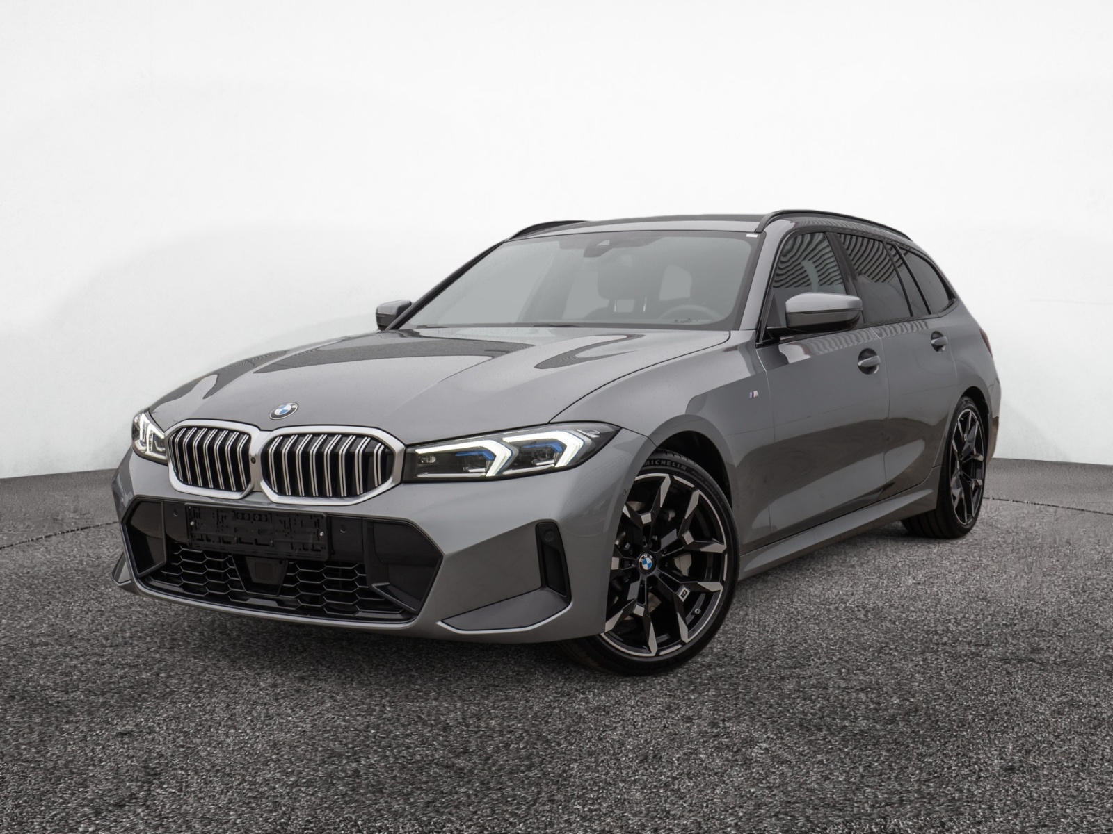 BMW 330i Touring xDrive M-Sport – Produktfoto 1