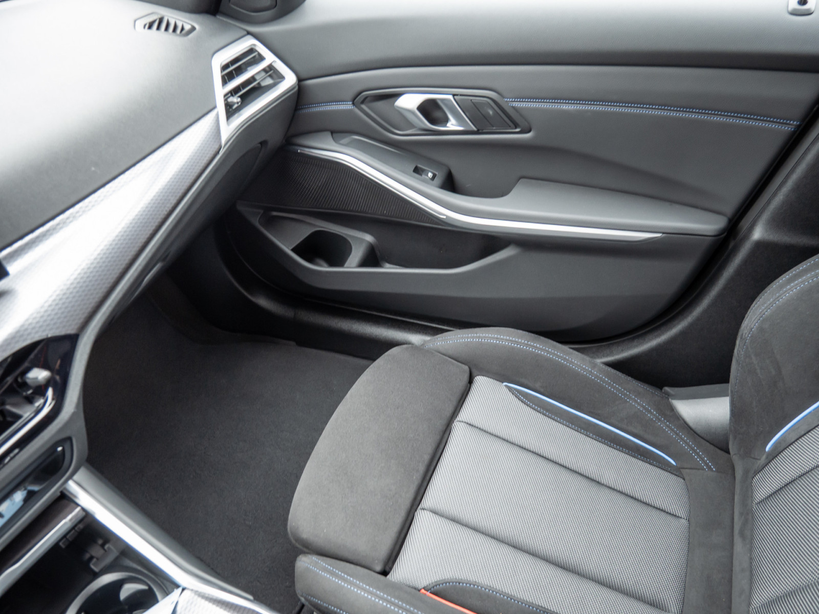 BMW 330i Touring xDrive M-Sport – Produktfoto 15