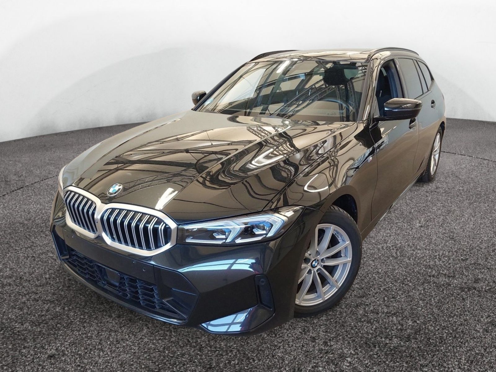 BMW 320i Touring M-Sport – Produktfoto 1