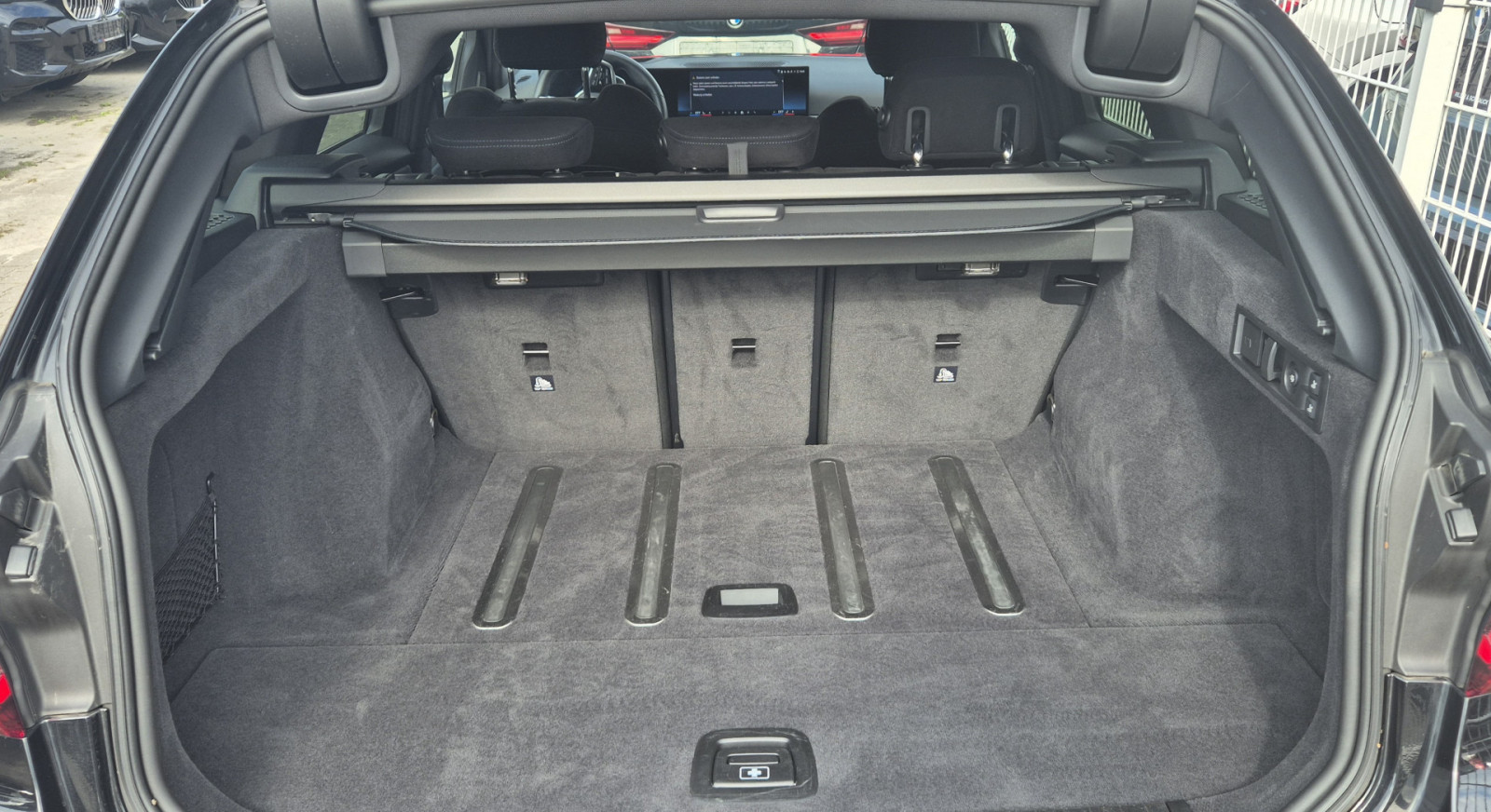 BMW 320i Touring M-Sport – Produktfoto 13
