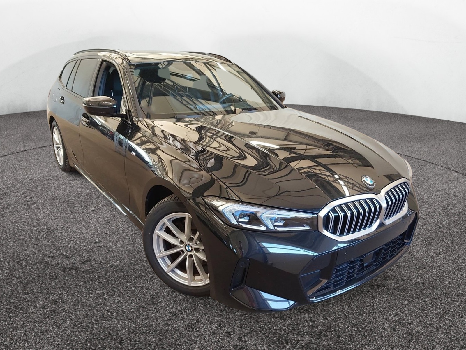 BMW 320i Touring M-Sport – Produktfoto 2