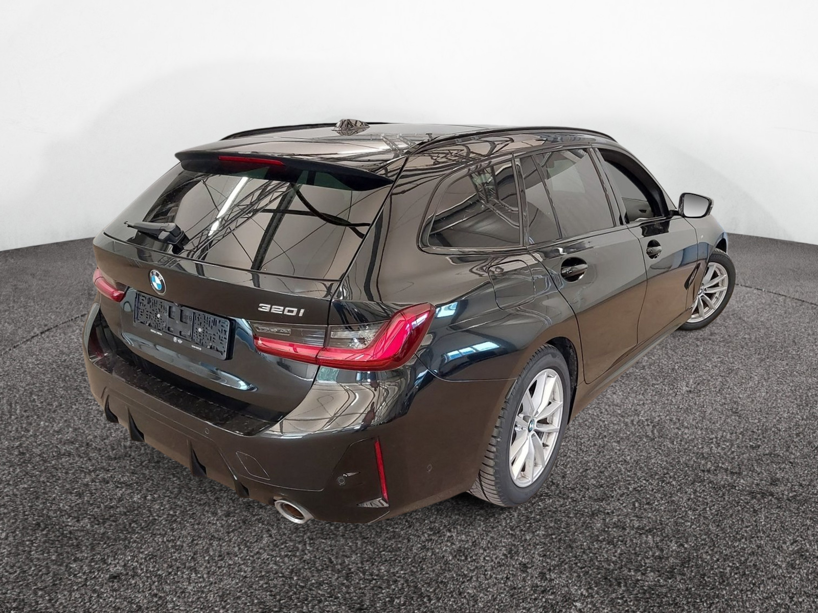 BMW 320i Touring M-Sport – Produktfoto 3
