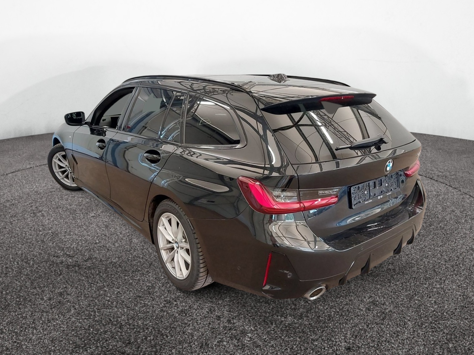 BMW 320i Touring M-Sport – Produktfoto 4