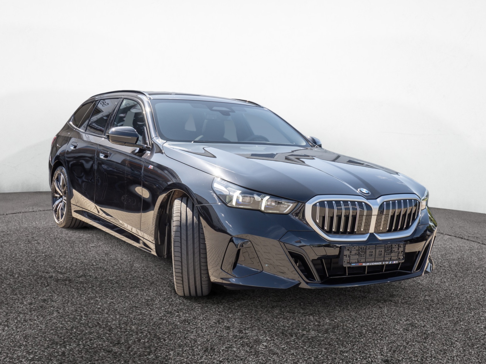 BMW 520i Touring M-Sport – Produktfoto 2