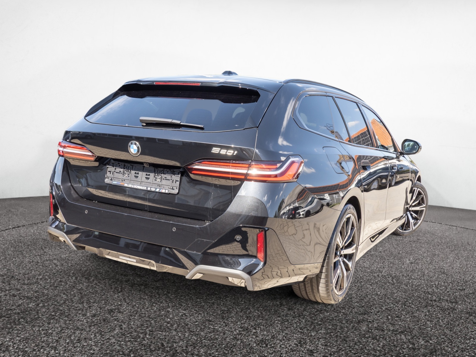 BMW 520i Touring M-Sport – Produktfoto 3