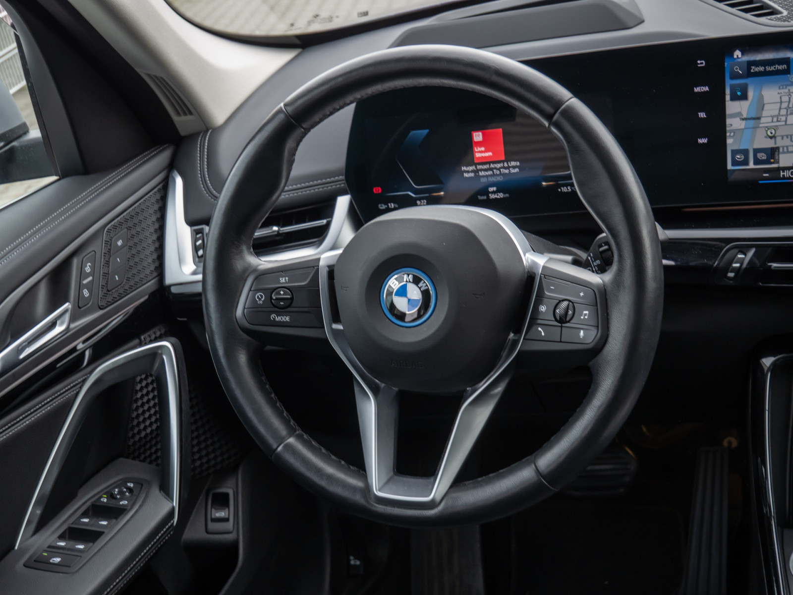 BMW iX1 xDrive 30 X-Line – Produktfoto 10