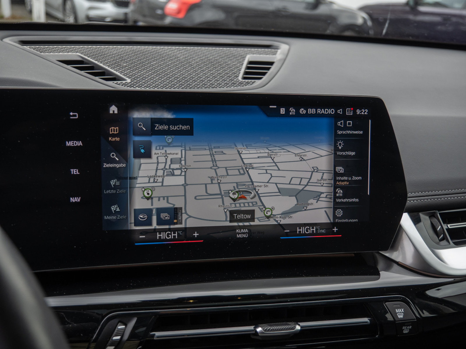 BMW iX1 xDrive 30 X-Line – Produktfoto 11
