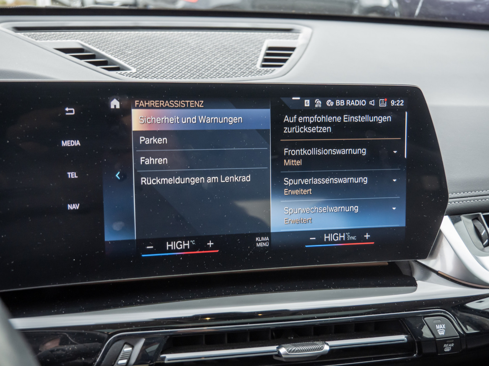BMW iX1 xDrive 30 X-Line – Produktfoto 12