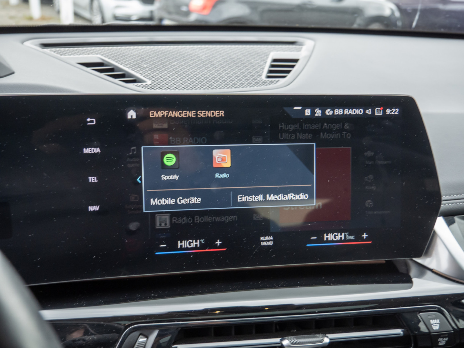 BMW iX1 xDrive 30 X-Line – Produktfoto 13