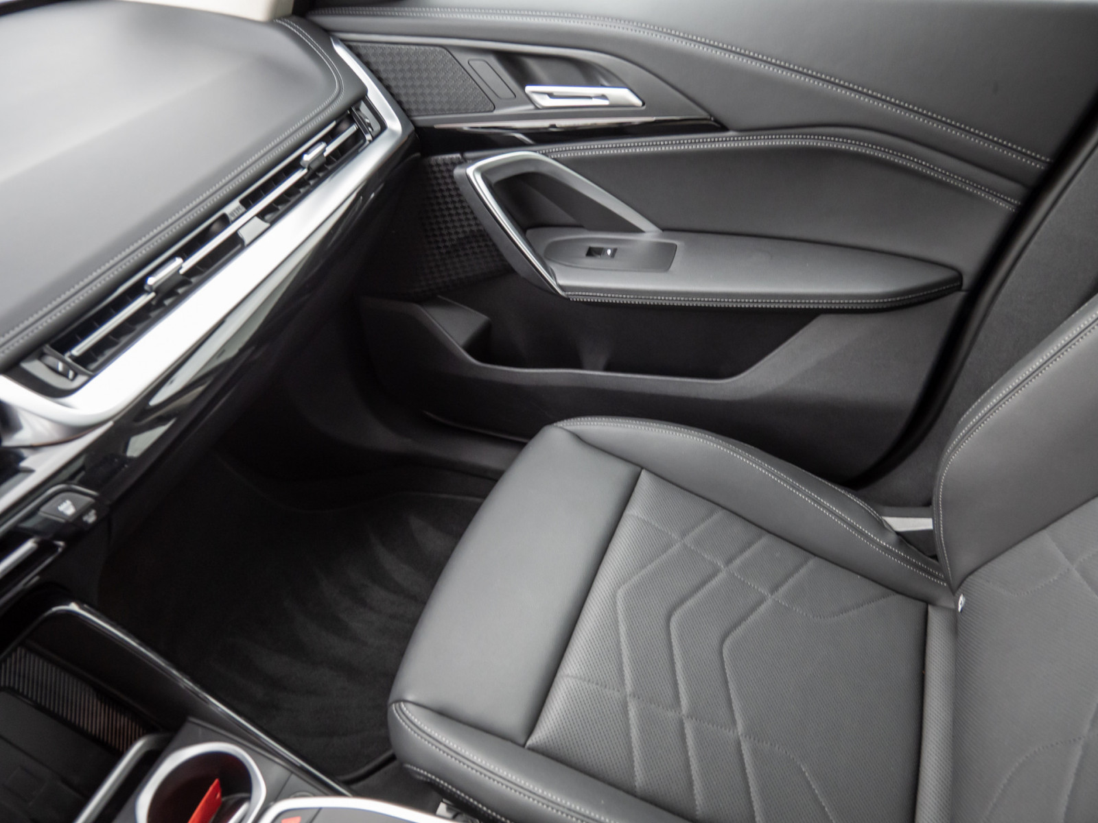 BMW iX1 xDrive 30 X-Line – Produktfoto 16