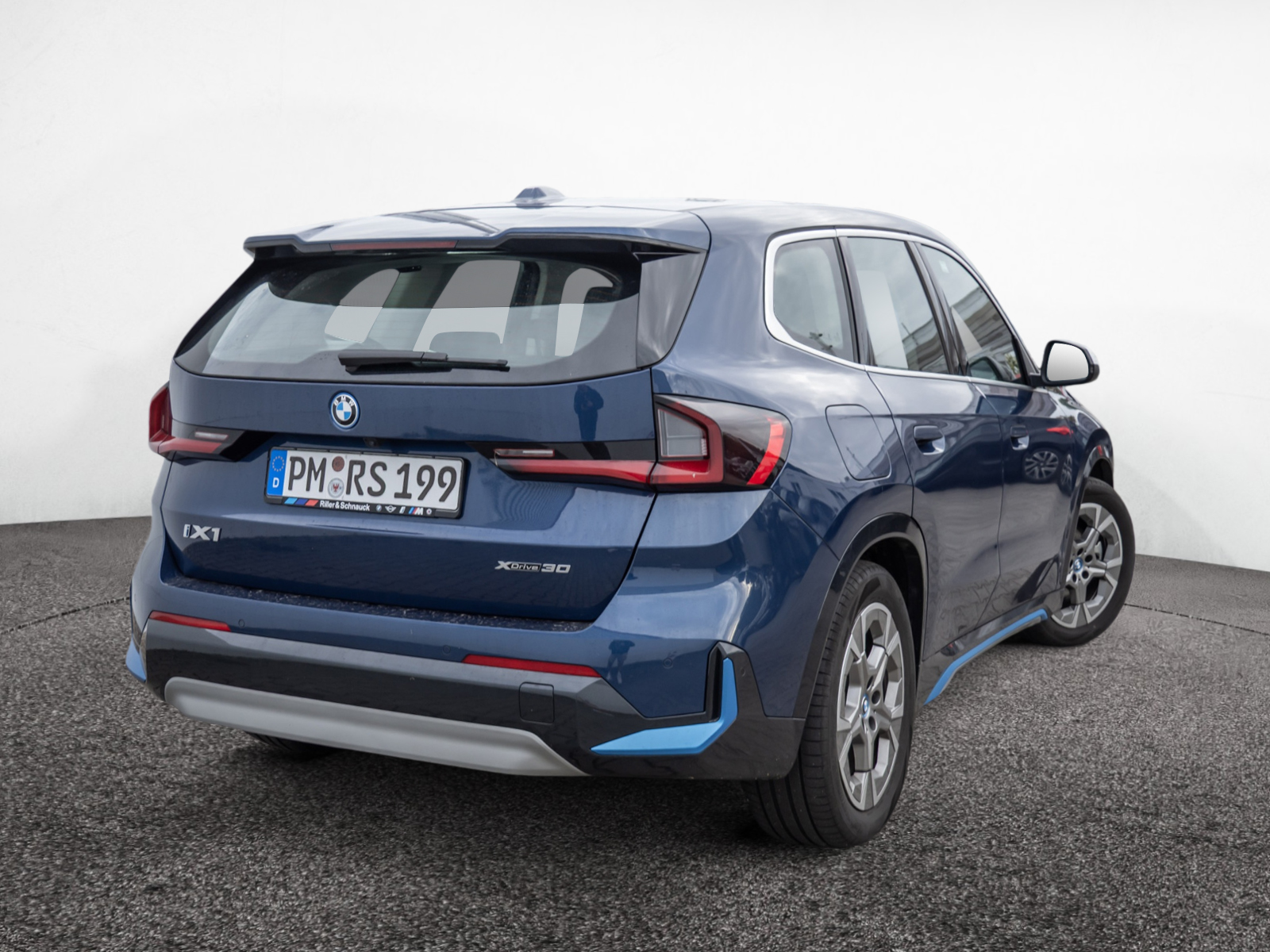 BMW iX1 xDrive 30 X-Line – Produktfoto 4