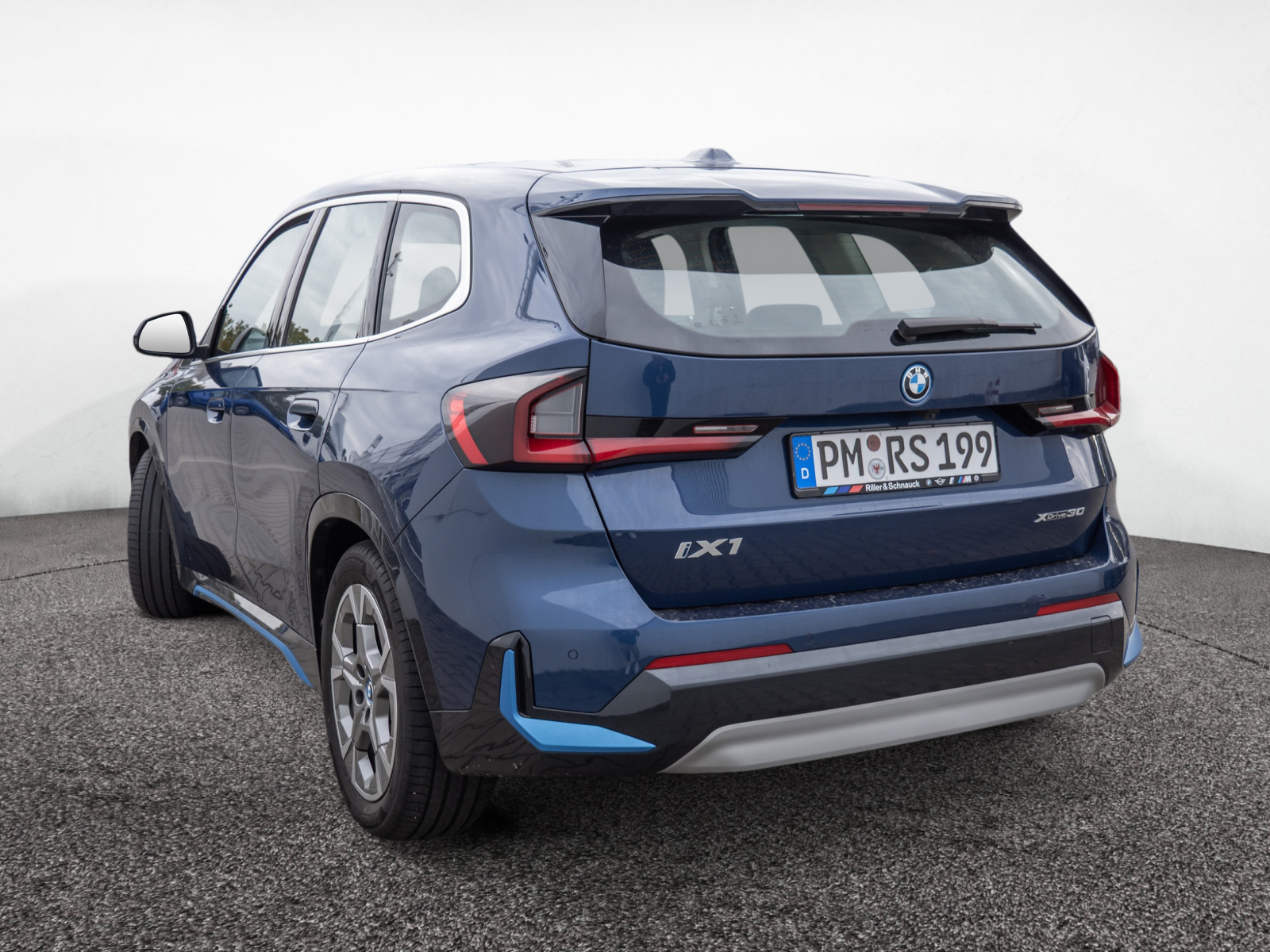 BMW iX1 xDrive 30 X-Line – Produktfoto 5