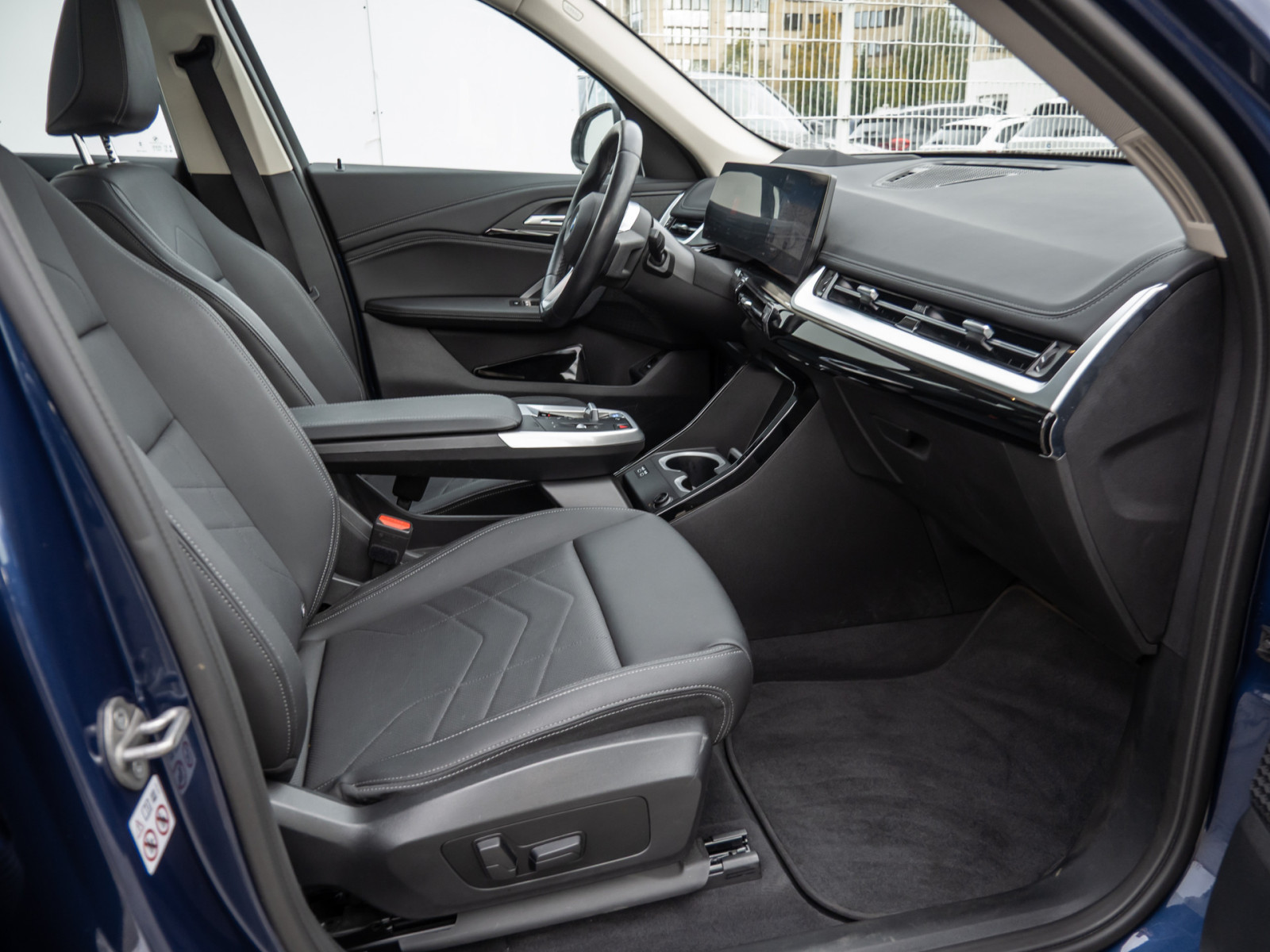 BMW iX1 xDrive 30 X-Line – Produktfoto 7