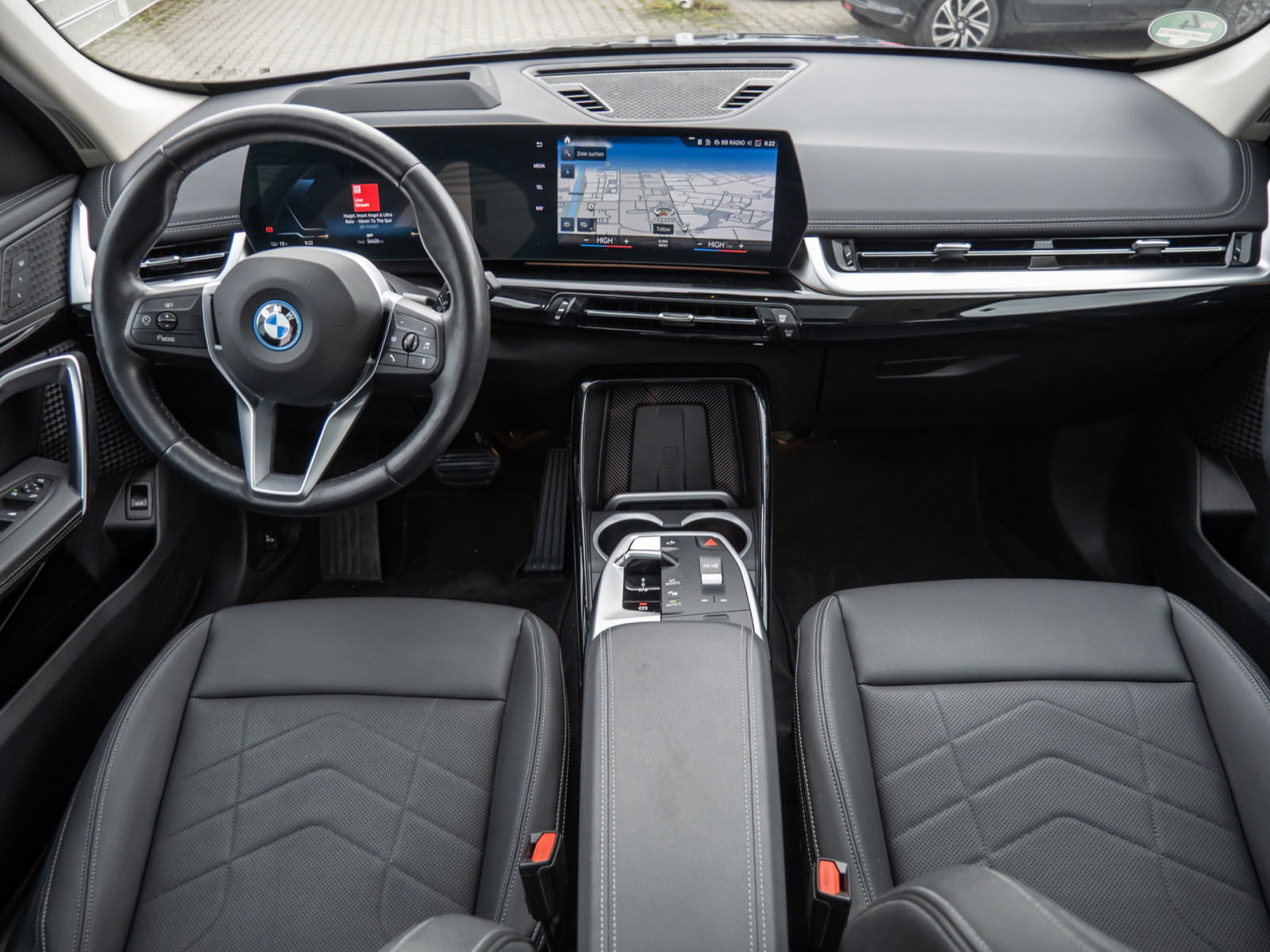 BMW iX1 xDrive 30 X-Line – Produktfoto 9