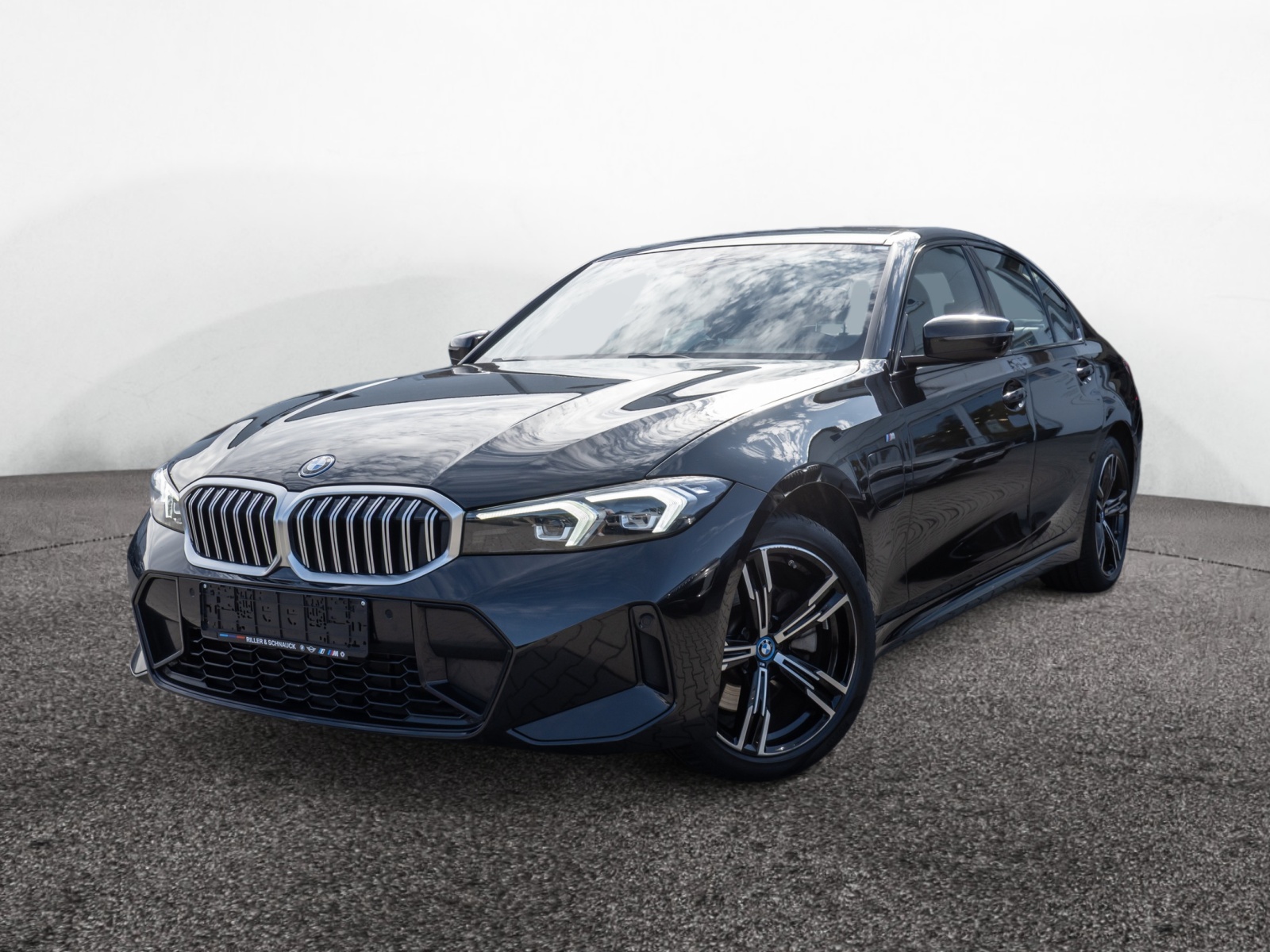 BMW 320e M-Sport – Produktfoto 1