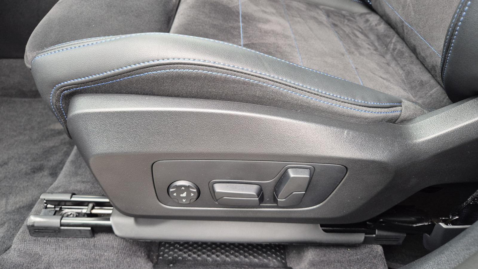 BMW X1 sDrive 18i M-Sport – Produktfoto 10