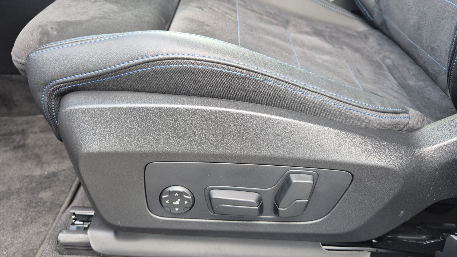 BMW X1 sDrive 18i M-Sport – Produktfoto 11