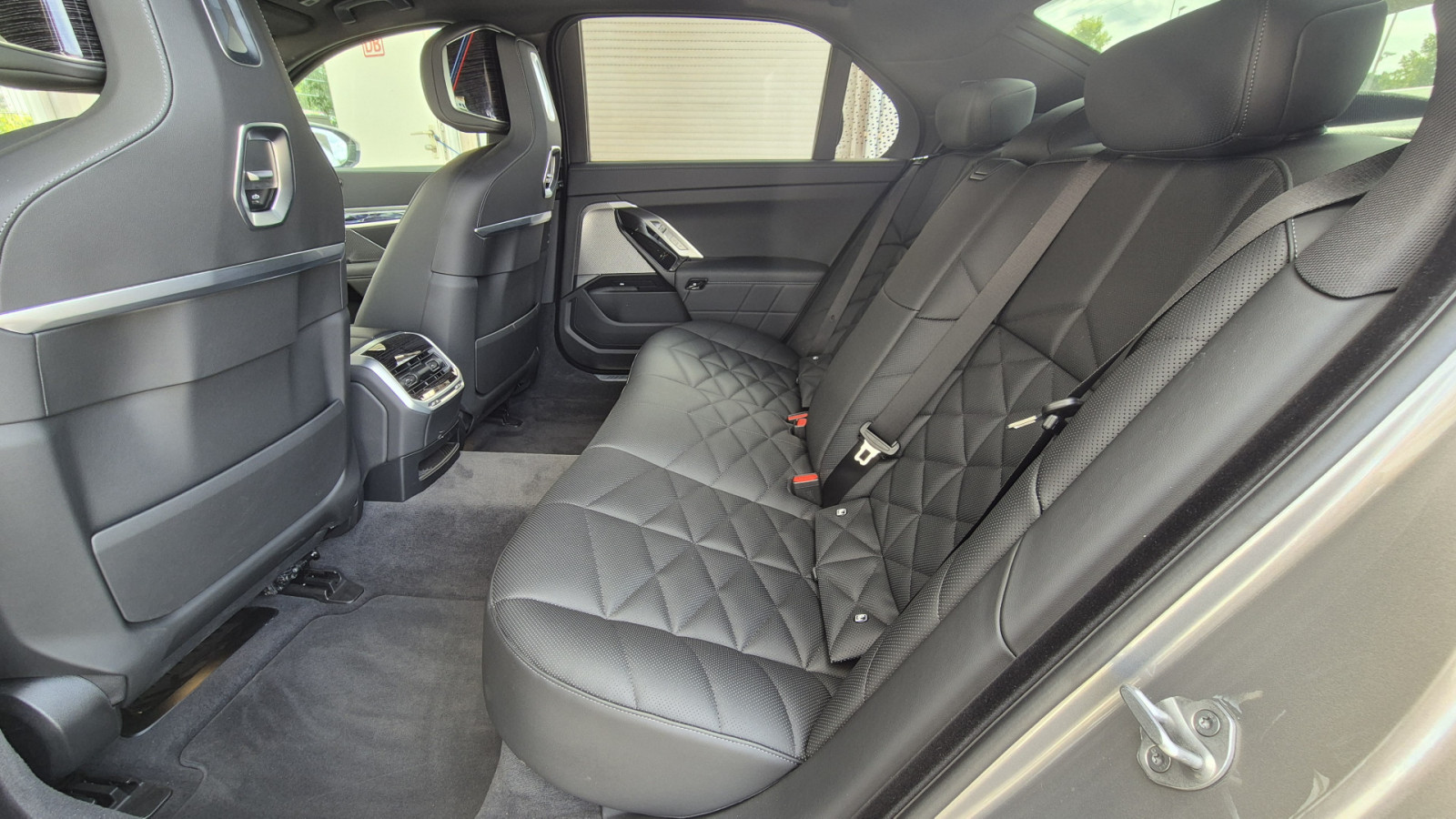 BMW 740 d xDrive M-Sport – Produktfoto 12