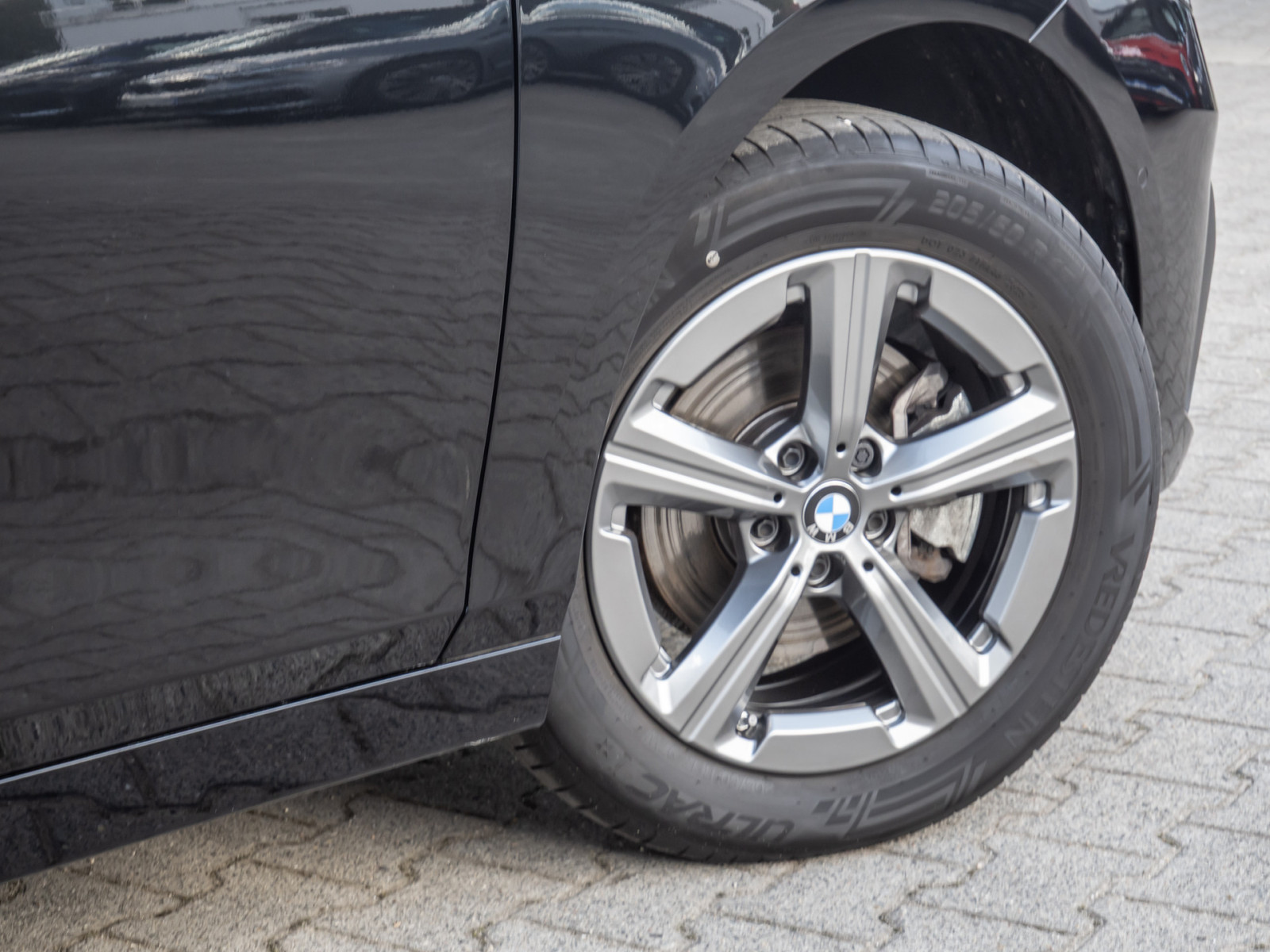 BMW 220i Active Tourer – Produktfoto 5