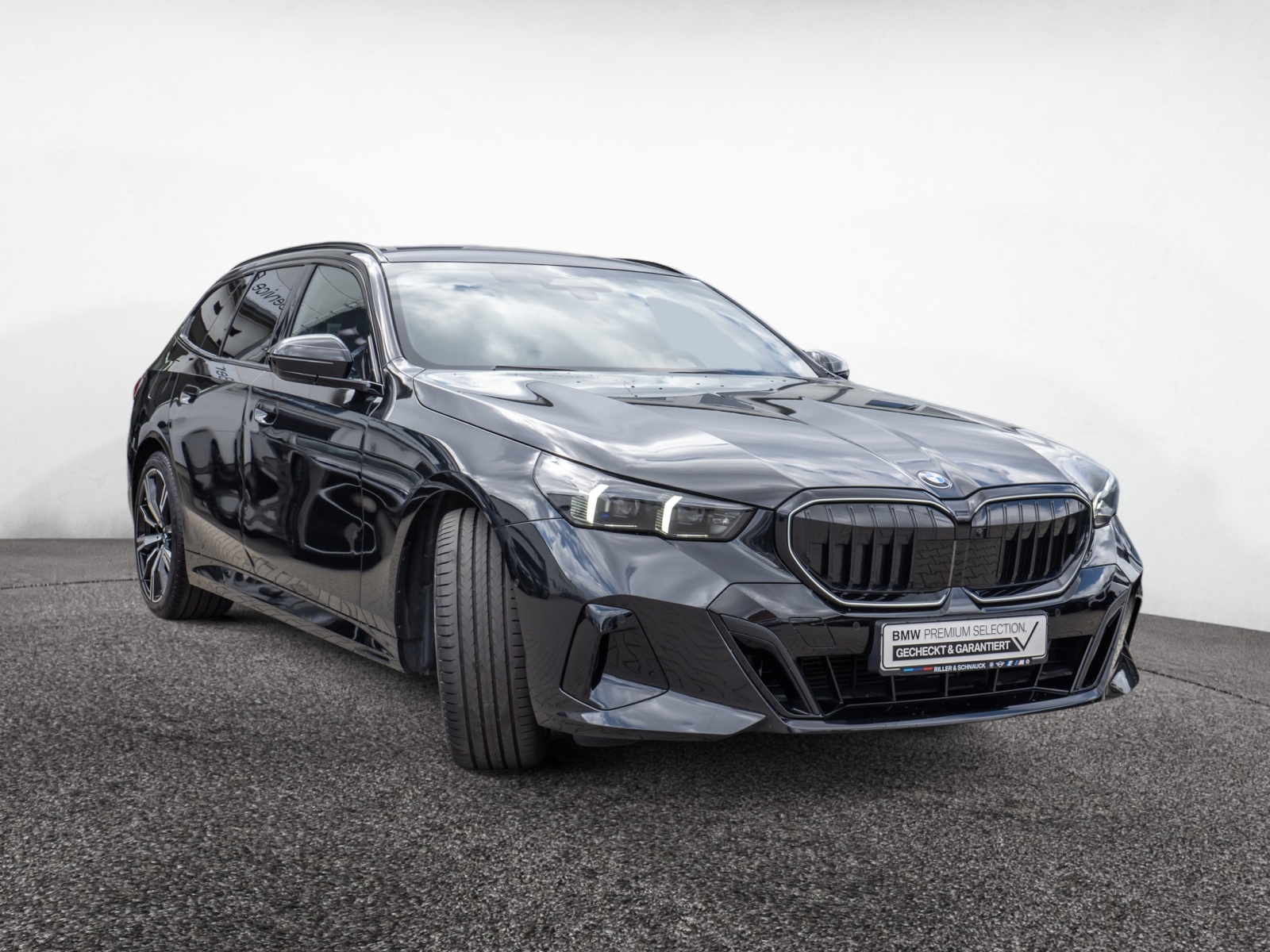 BMW 540d Touring xDrive M-Sport Pro – Produktfoto 2