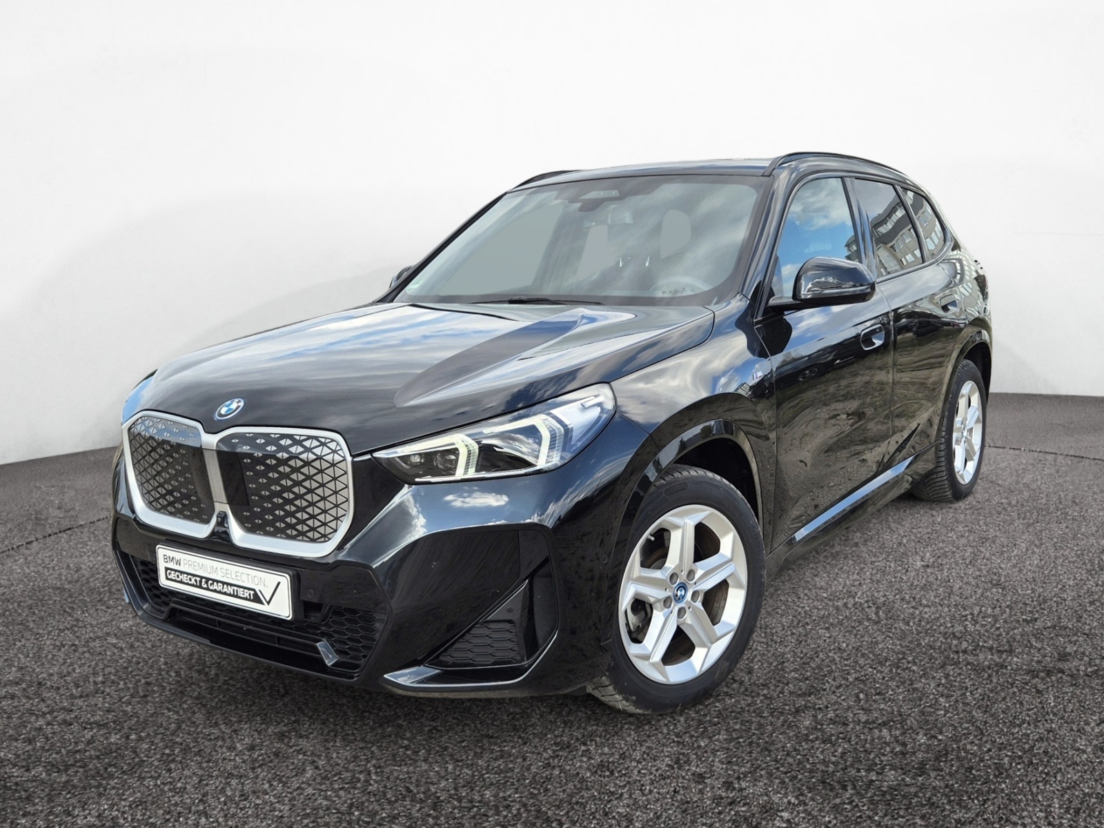 BMW iX1 xDrive30 M-Sport – Produktfoto 1