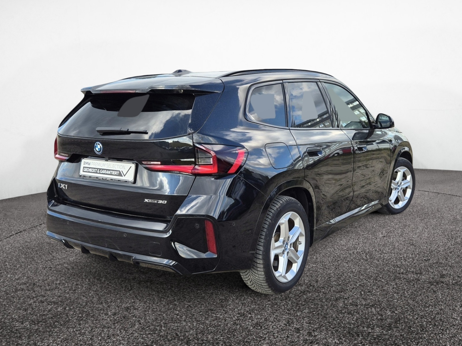BMW iX1 xDrive30 M-Sport – Produktfoto 3