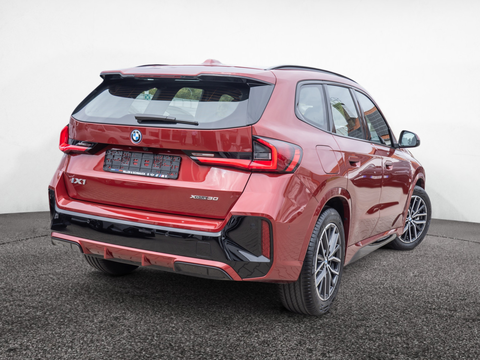 BMW iX1 xDrive 30 M-Sport – Produktfoto 3