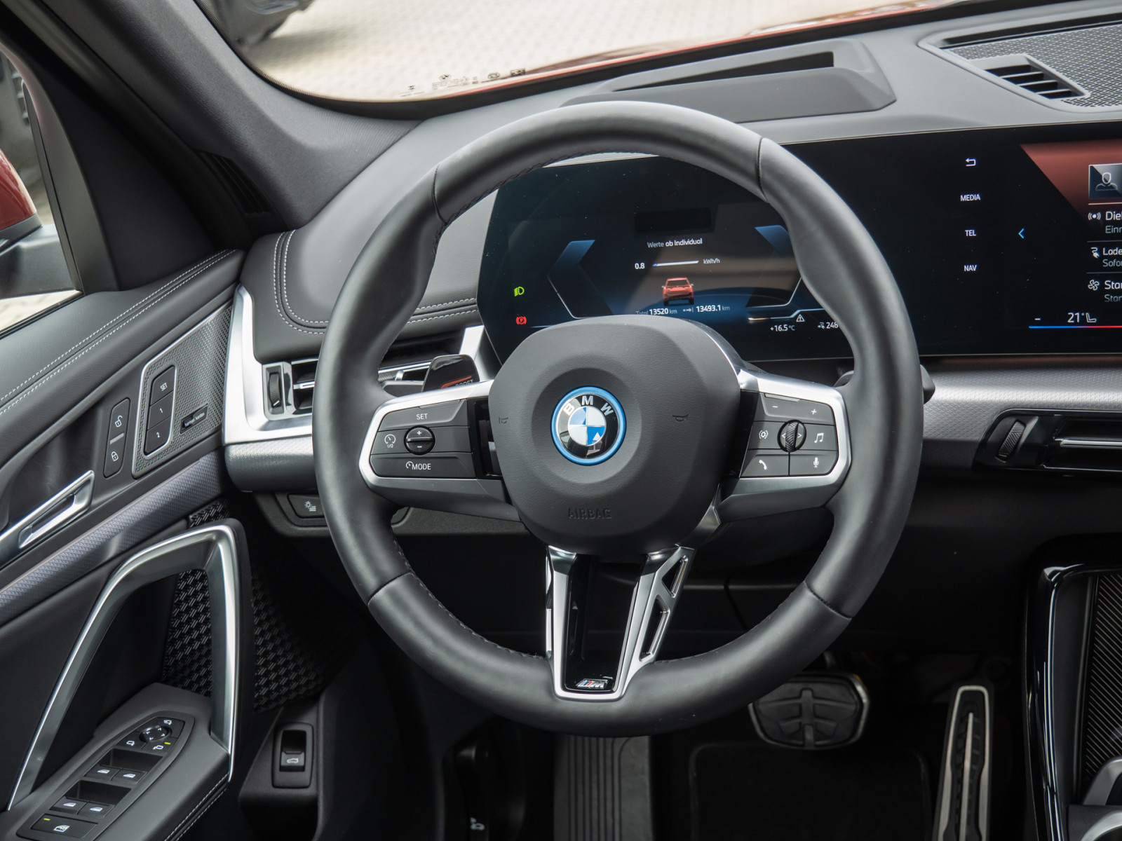 BMW iX1 xDrive 30 M-Sport – Produktfoto 9