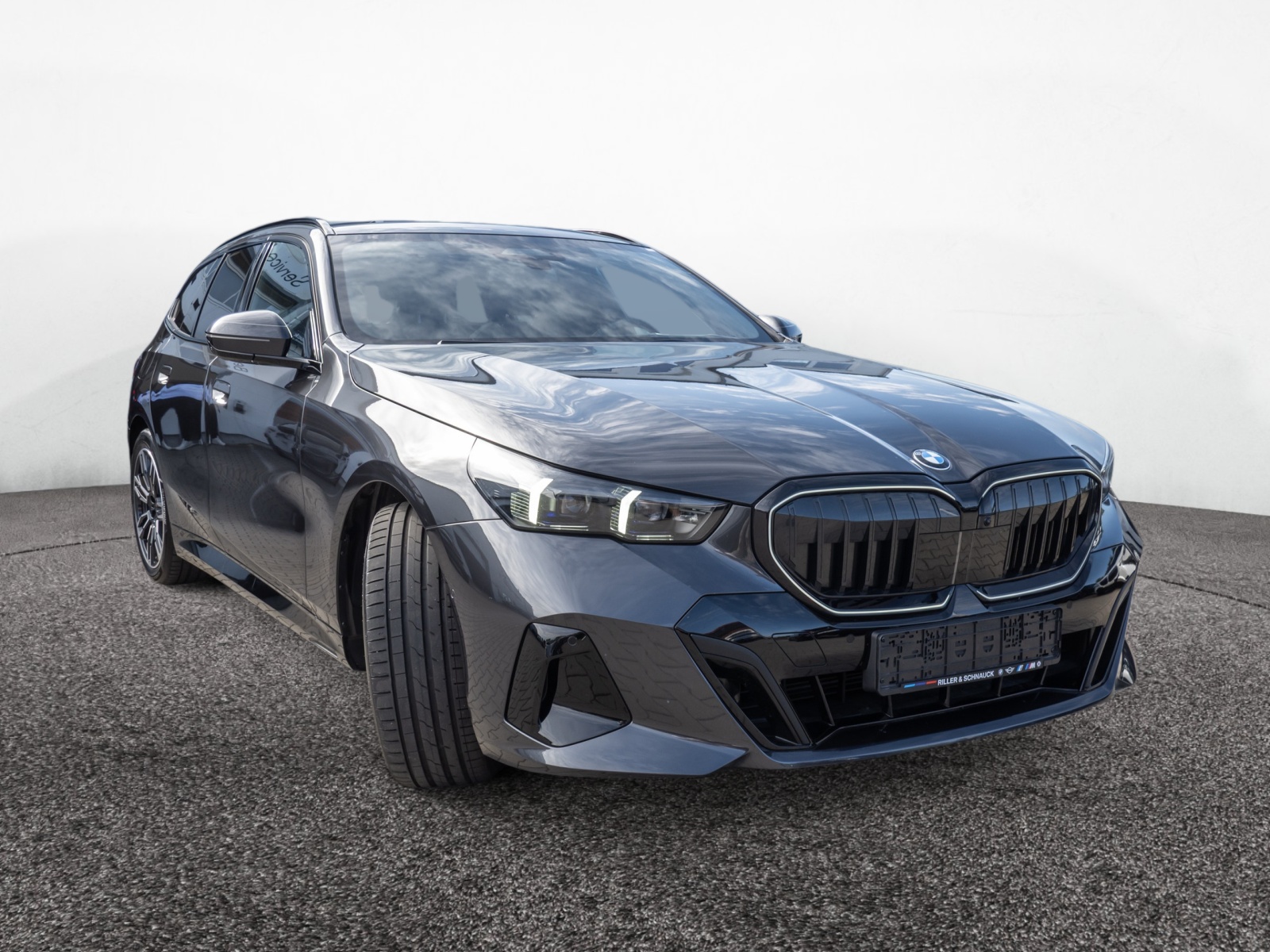 BMW 520d Touring xDrive M-Sport Pro – Produktfoto 2