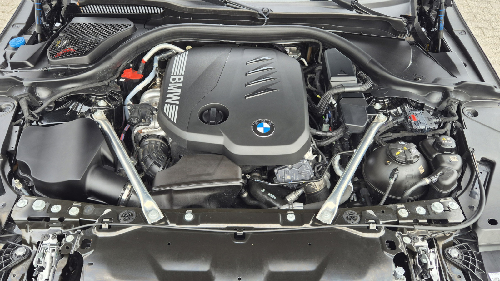 BMW 520d xDrive M-Sport – Produktfoto 16
