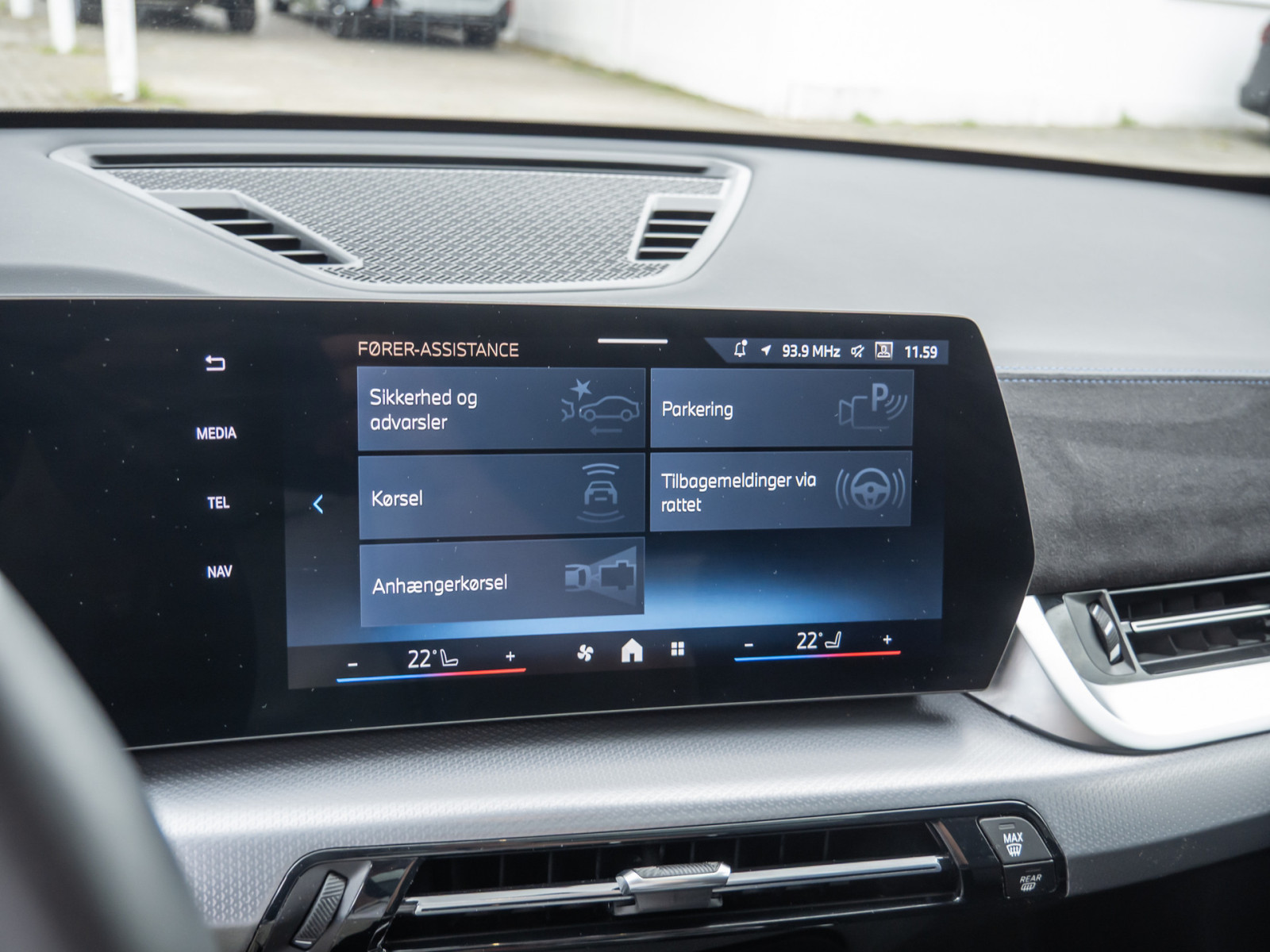 BMW X1 sDrive 18i M-Sport – Produktfoto 11