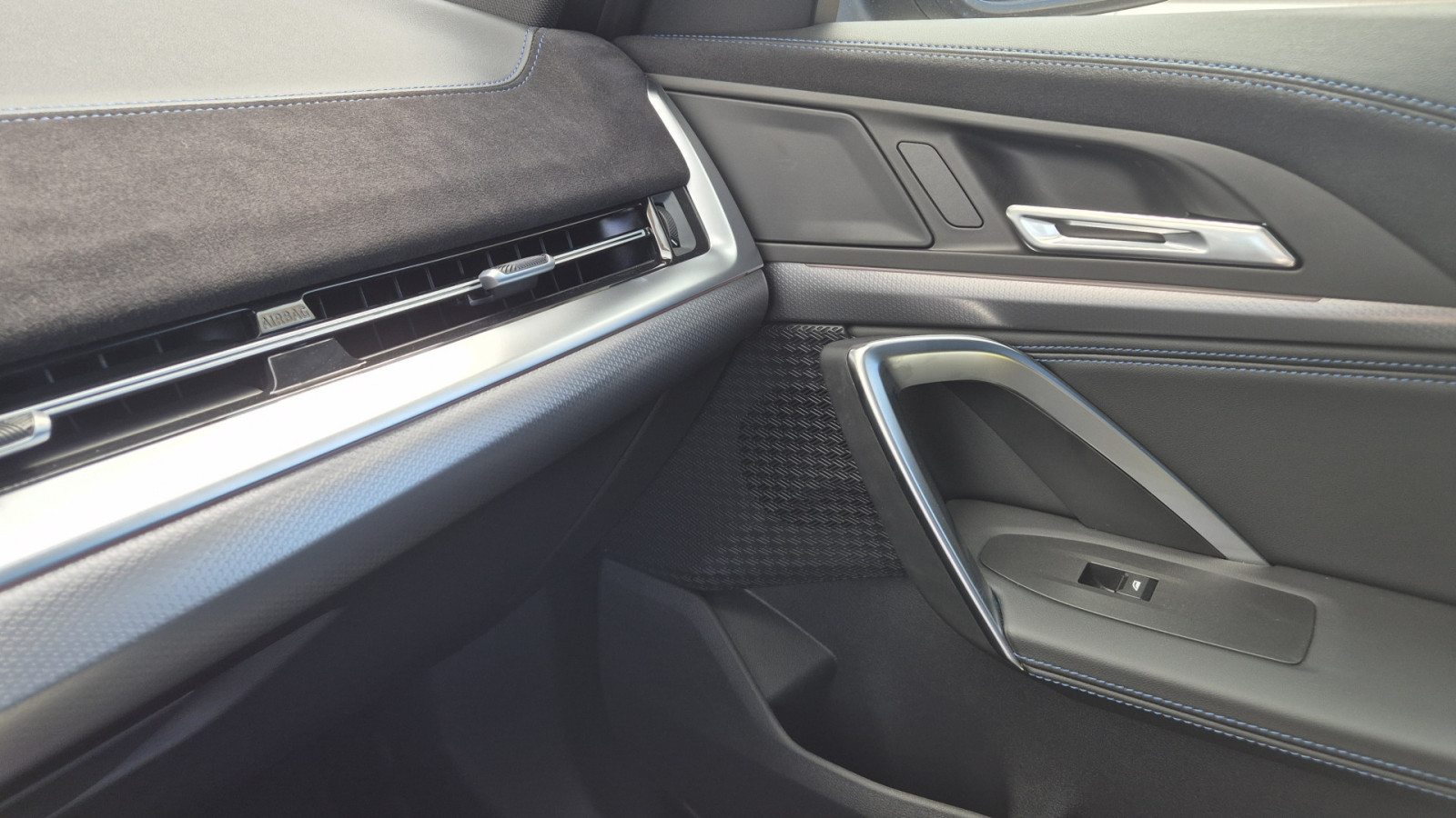 BMW X1 sDrive 18i M-Sport – Produktfoto 10