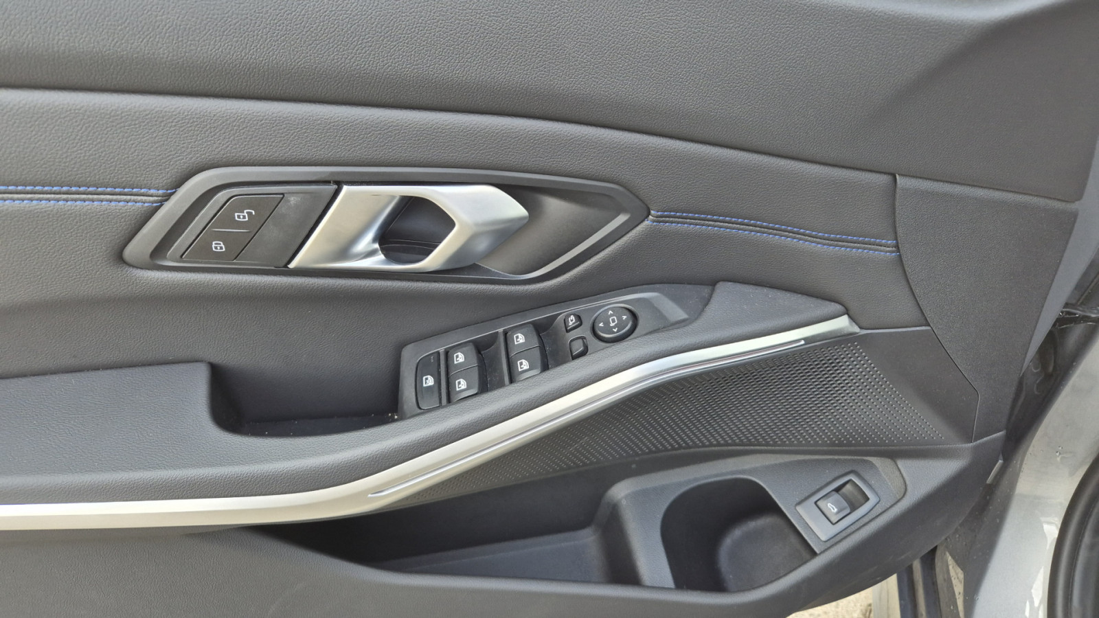 BMW 320i Touring M-Sport – Produktfoto 10