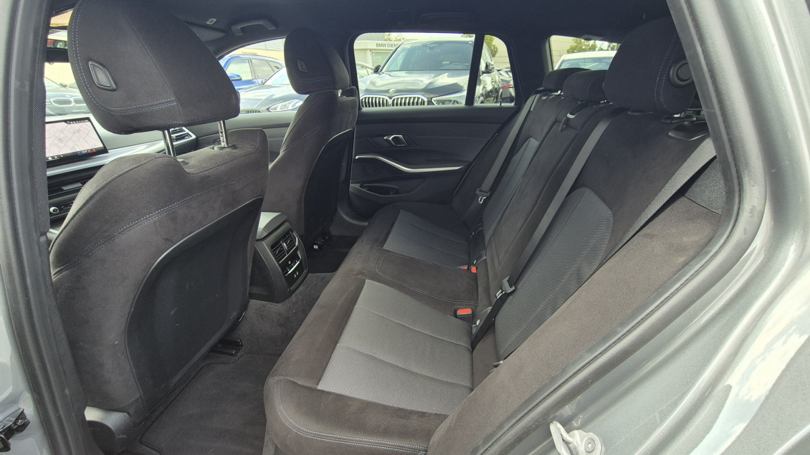 BMW 320i Touring M-Sport – Produktfoto 11