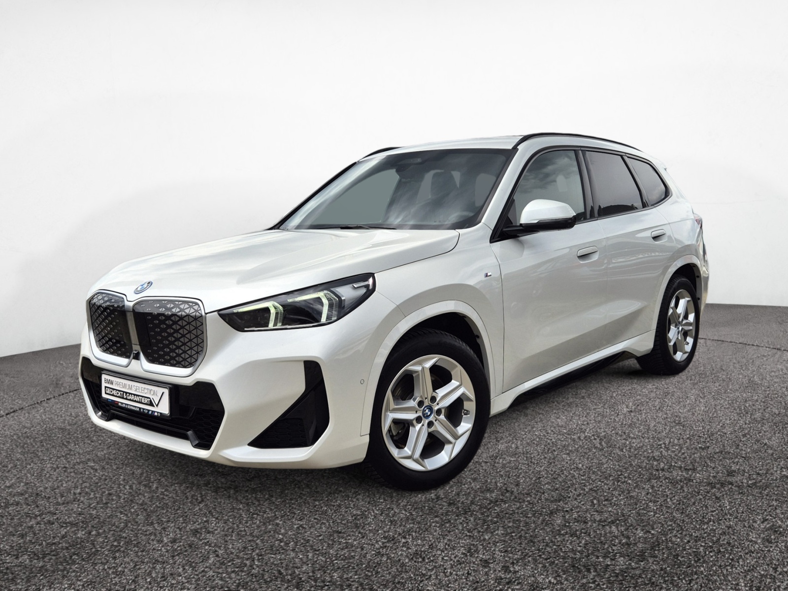 BMW iX1 xDrive30 M-Sport – Produktfoto 1