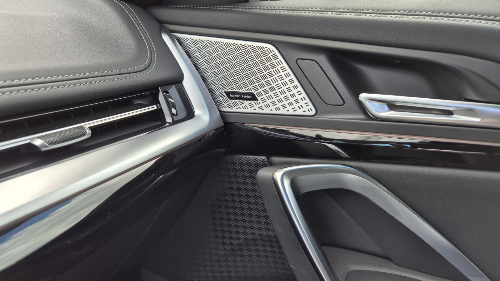 BMW iX1 xDrive30 M-Sport – Produktfoto 12
