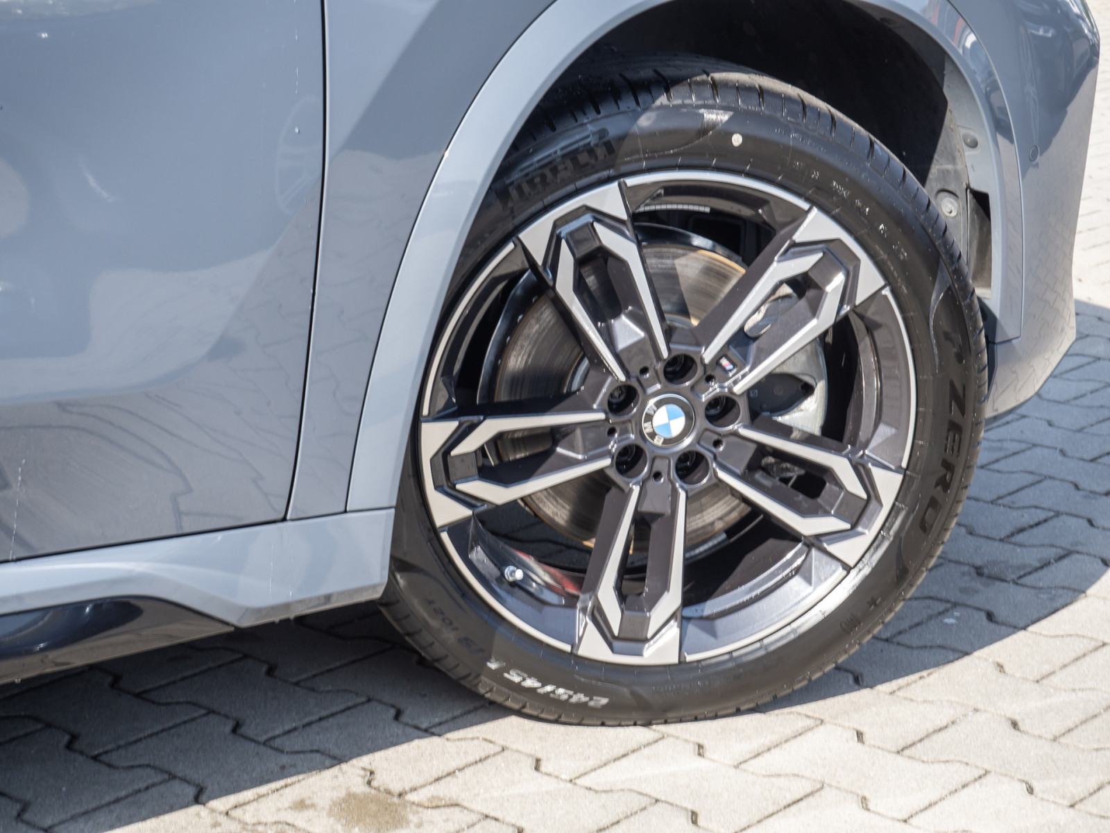 BMW X1 xDrive 23i M-Sport – Produktfoto 6