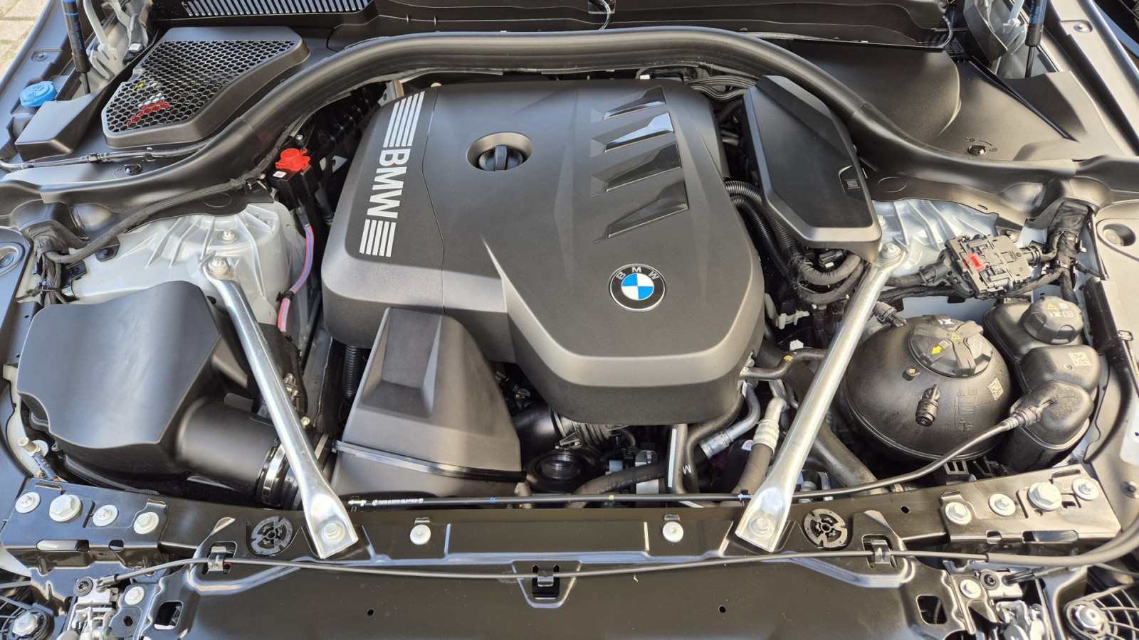 BMW 520i Touring M-Sport – Produktfoto 13