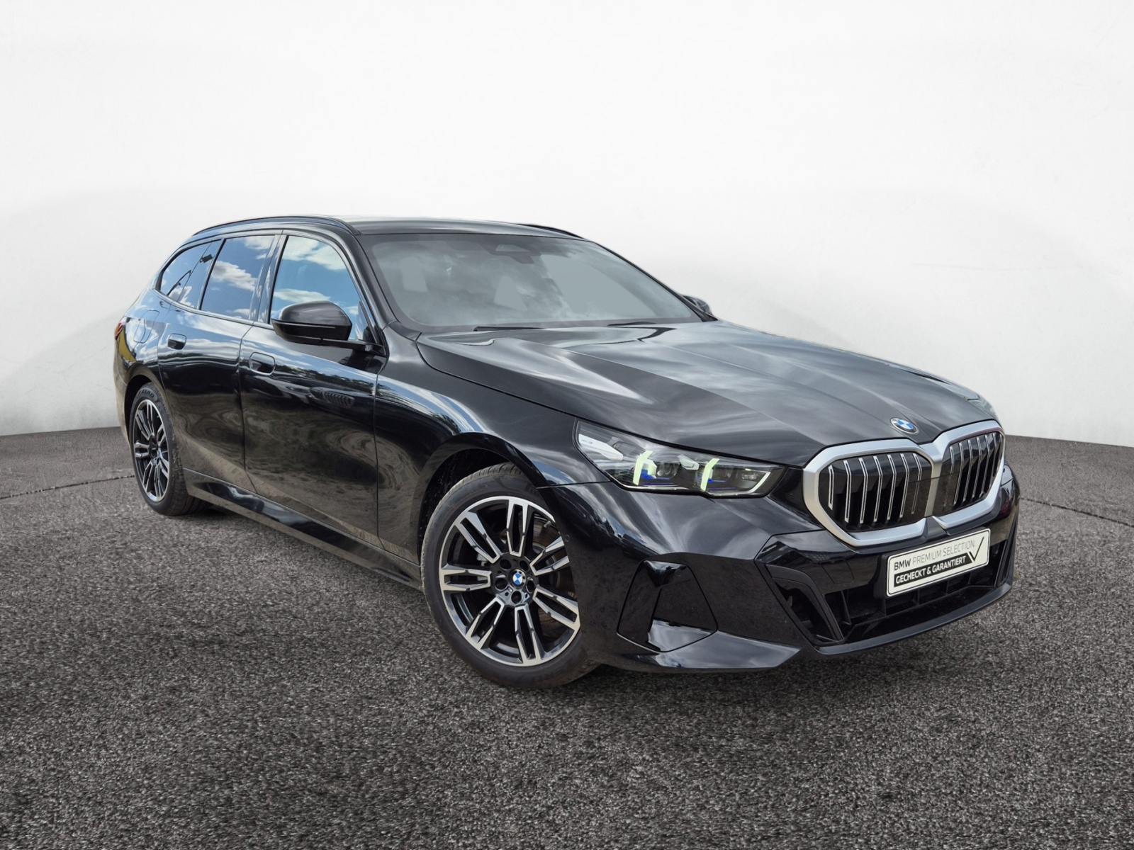 BMW 520i Touring M-Sport – Produktfoto 2