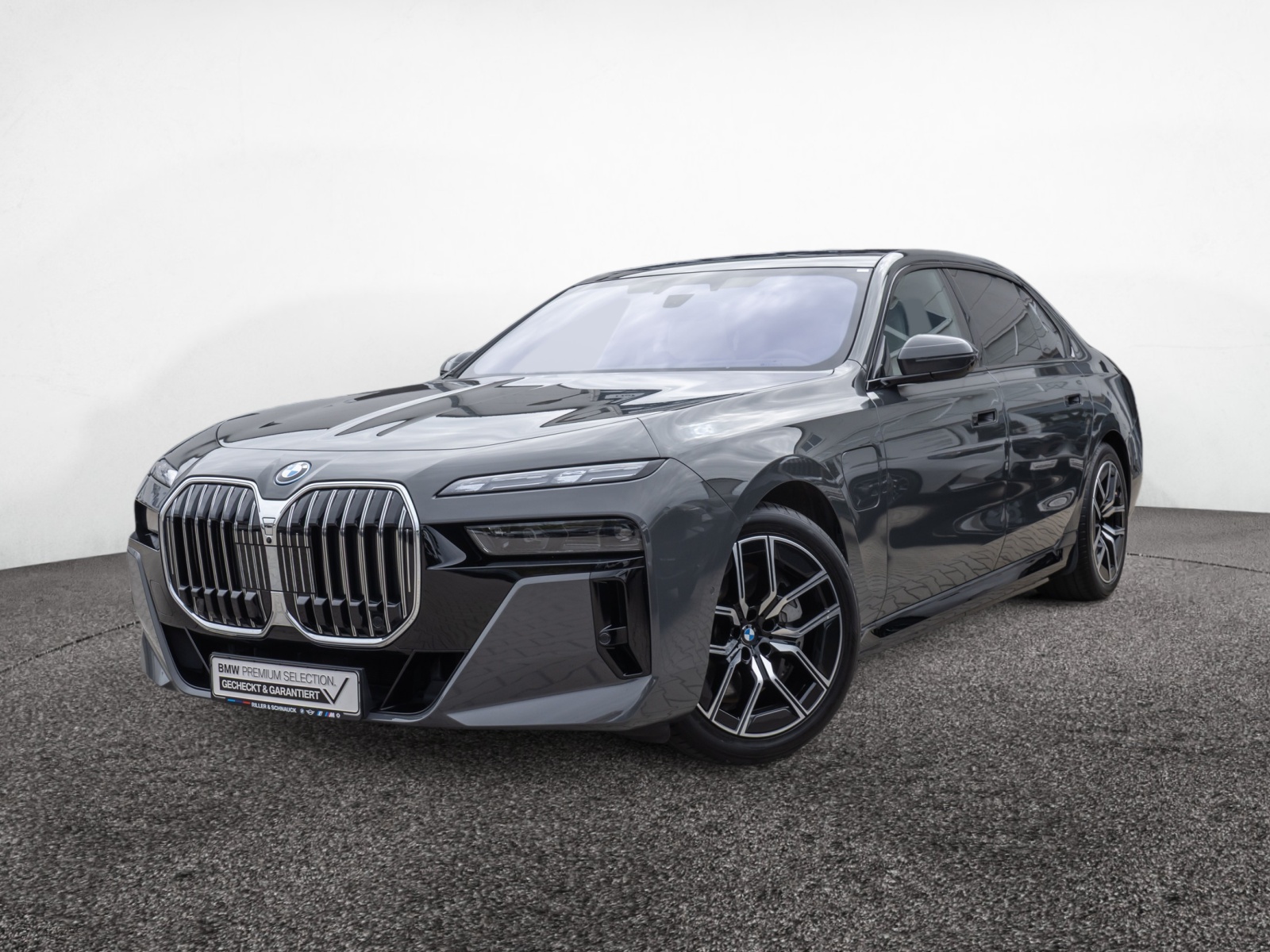 BMW 750e xDrive M-Sport – Produktfoto 1