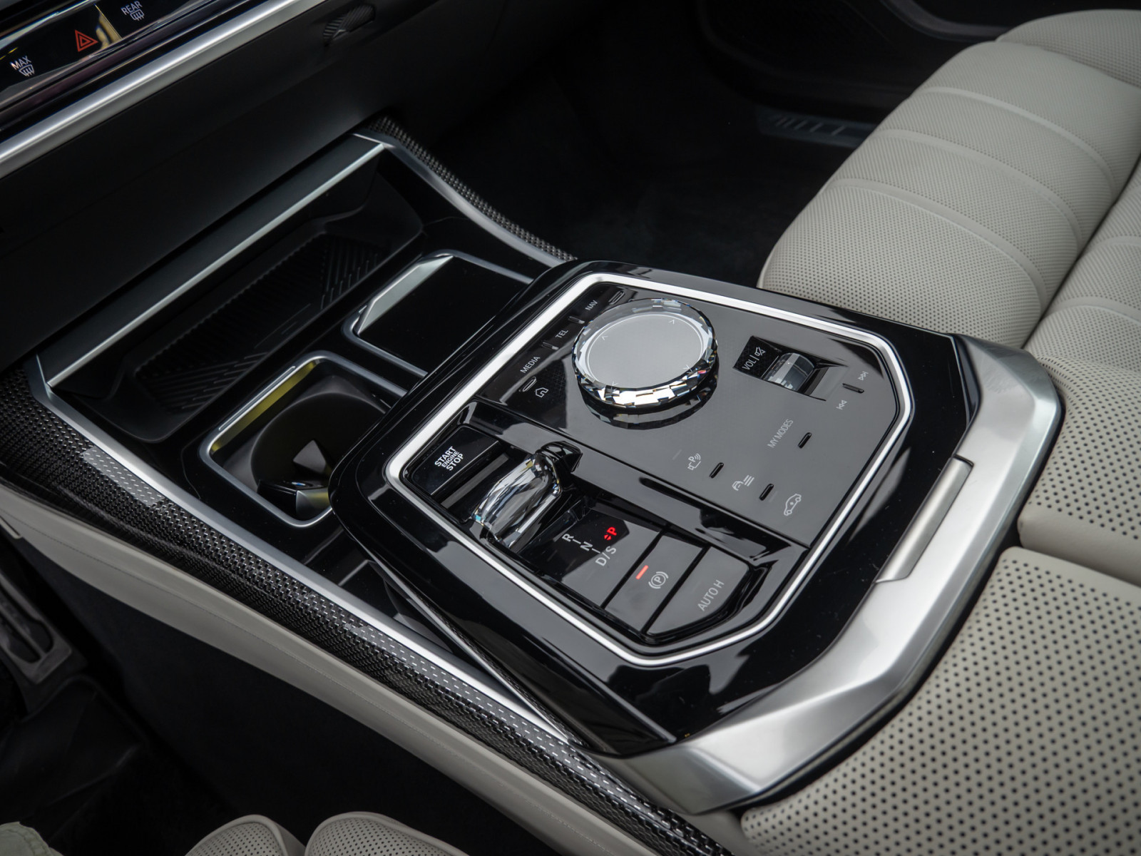 BMW 750e xDrive M-Sport – Produktfoto 15