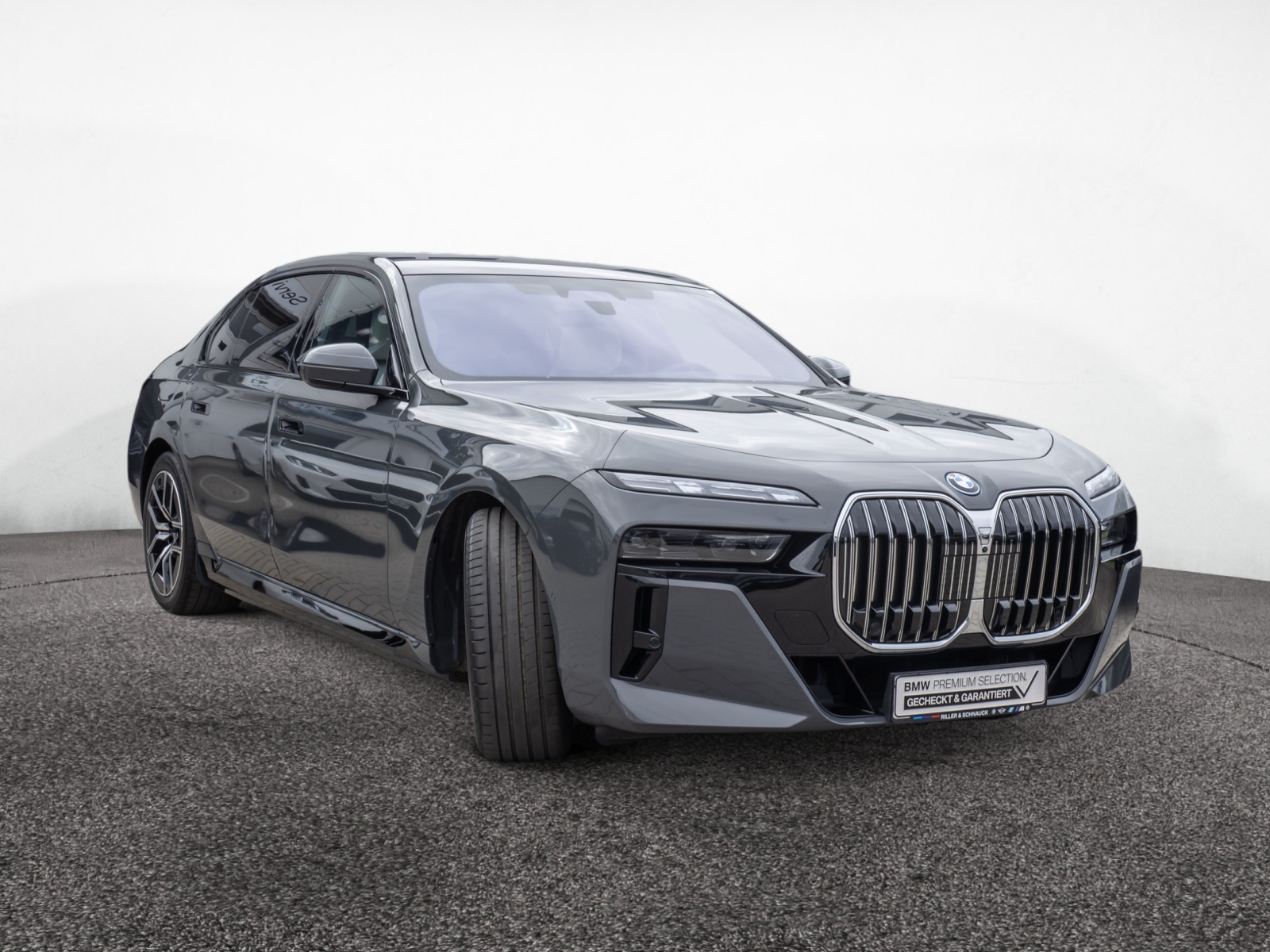 BMW 750e xDrive M-Sport – Produktfoto 2