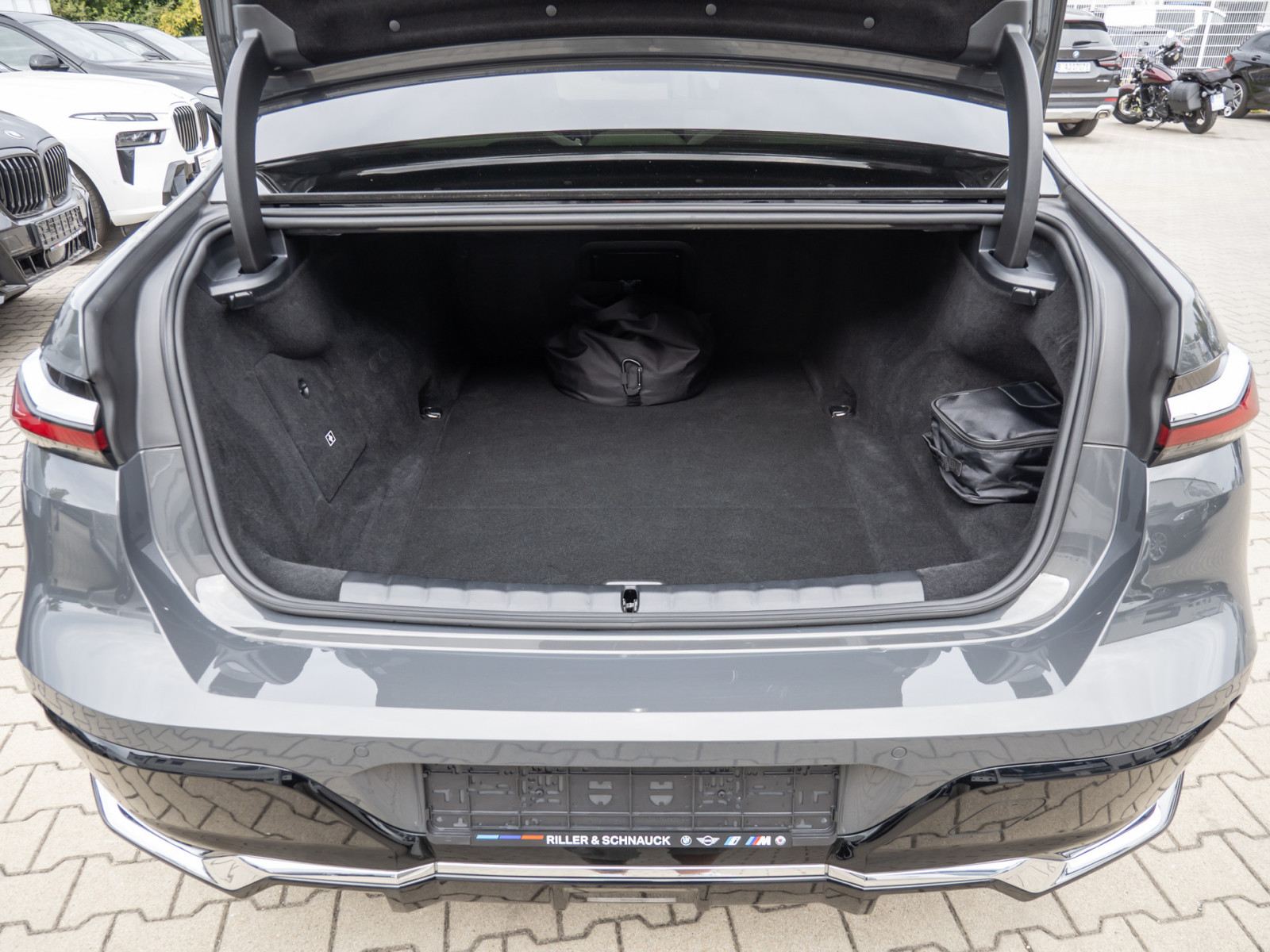 BMW 750e xDrive M-Sport – Produktfoto 22