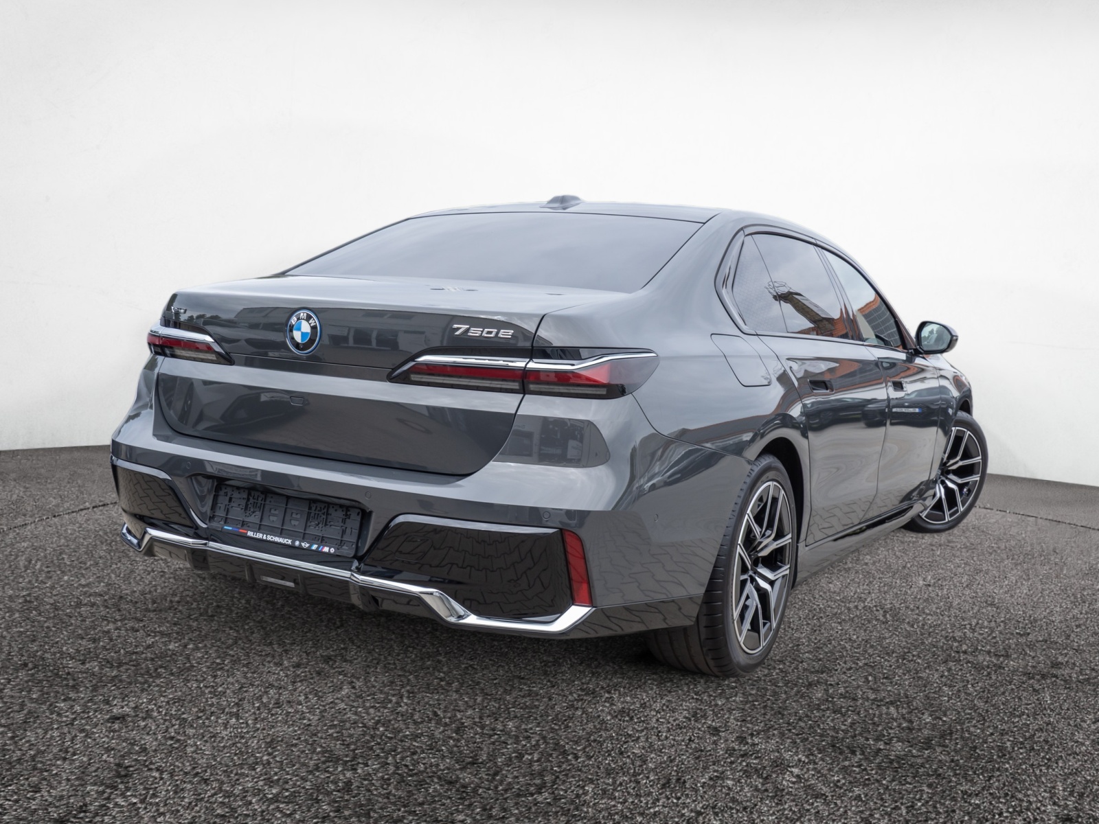BMW 750e xDrive M-Sport – Produktfoto 3