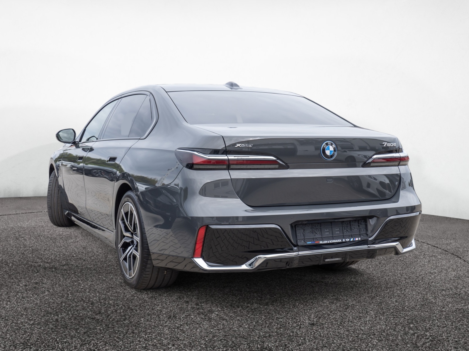 BMW 750e xDrive M-Sport – Produktfoto 4