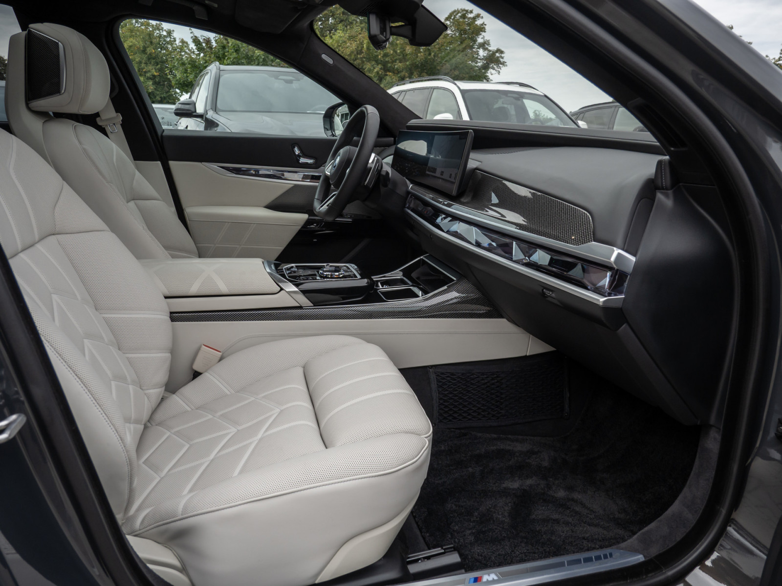 BMW 750e xDrive M-Sport – Produktfoto 6
