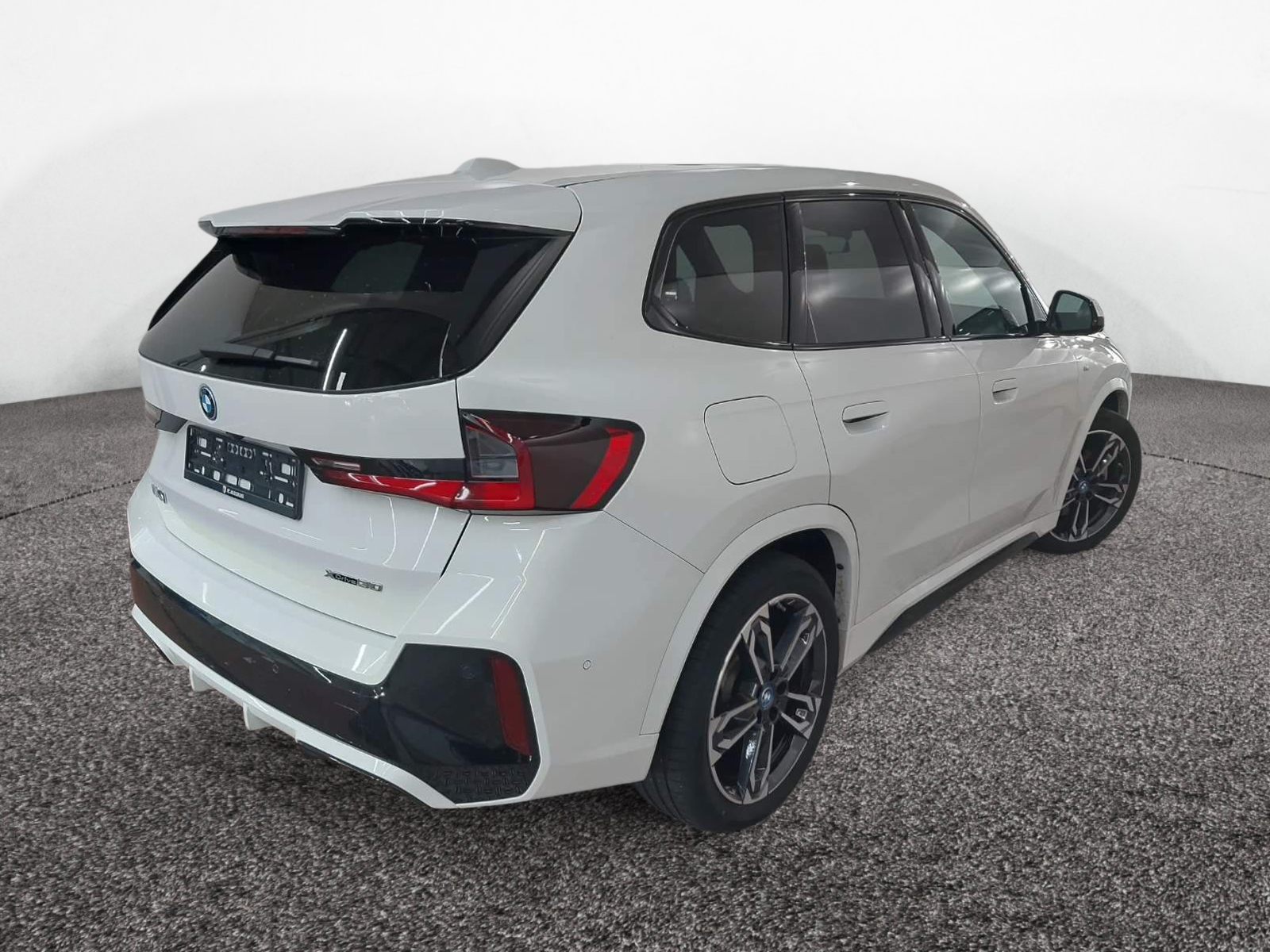 BMW iX1 xDrive30 M-Sport – Produktfoto 3